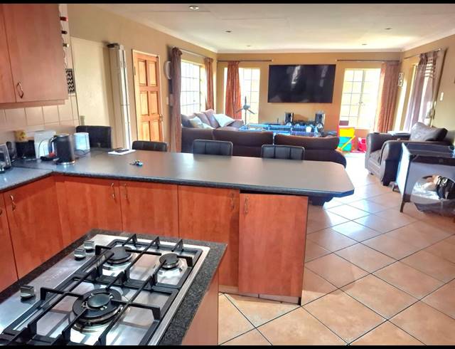 3 BEDROOM SECTIONAL TITLE FOR SALE IN EIKE PARK